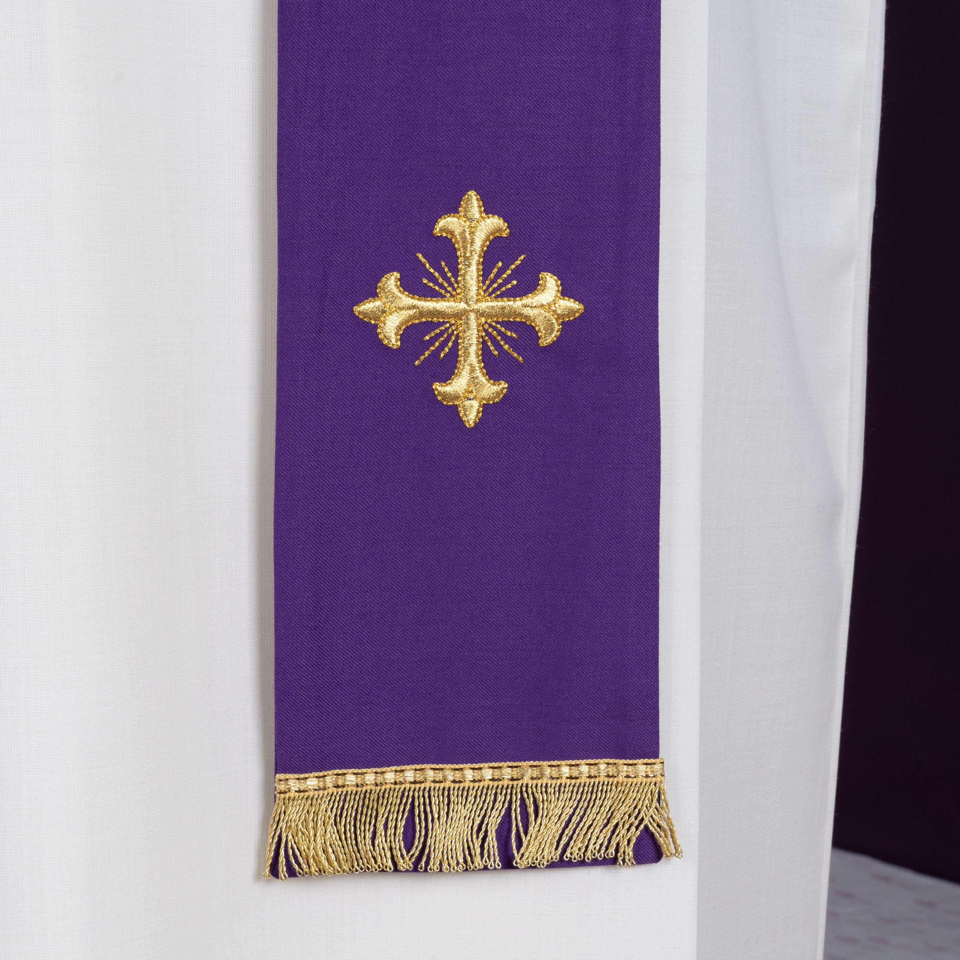 Casula da Sacerdote in Lana con Stolone Ricamato Oro (Colori Liturgici Disponibili)