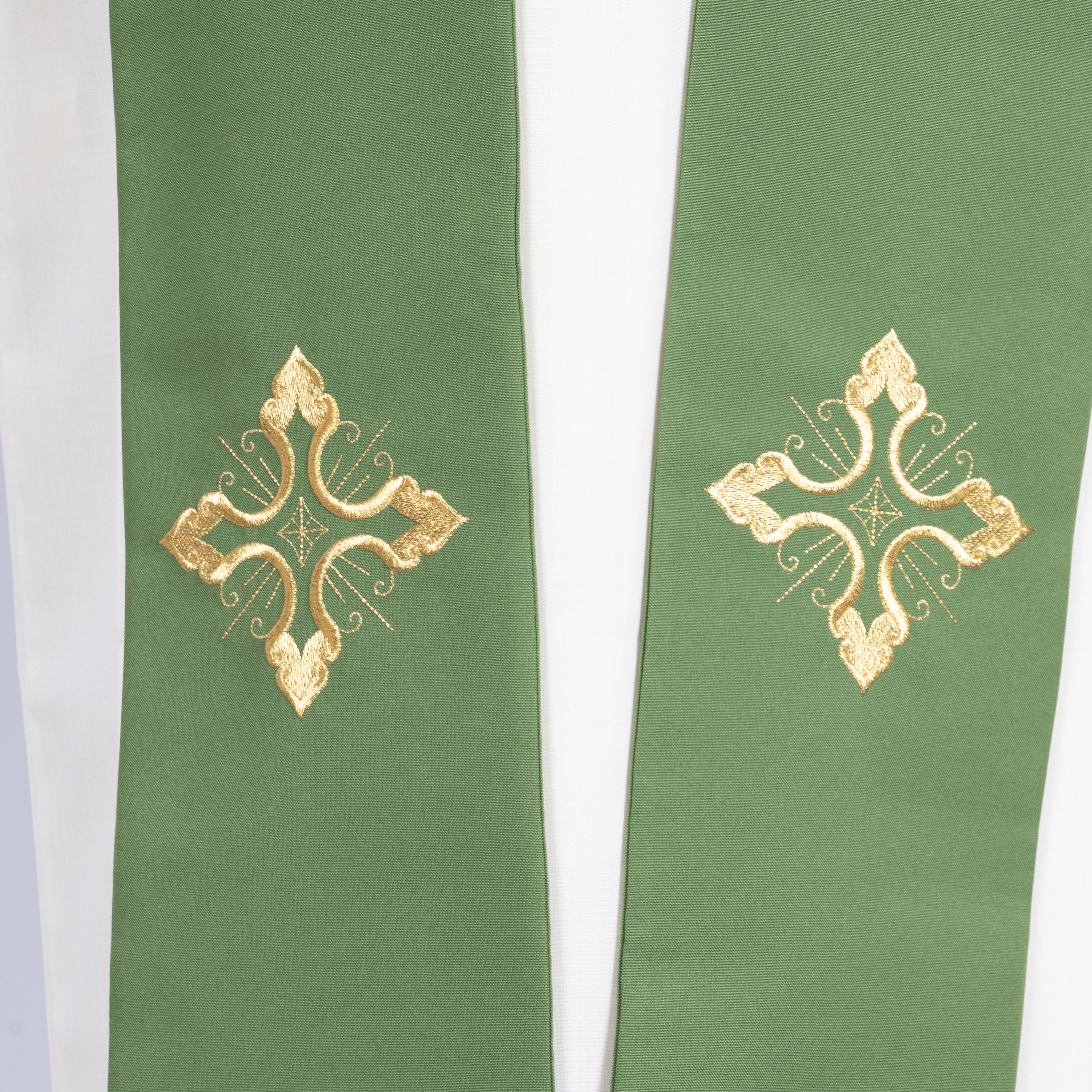 Stola per Sacerdote  Ricamo Croce Rifinitura Oro (Colori Liturgici Disponibili)