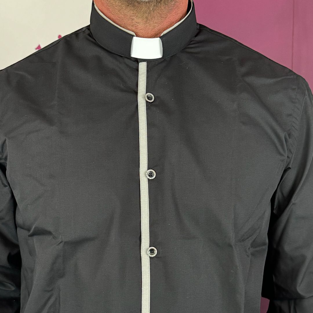 Camicia da Sacerdote Nera Manica Lunga con Bordino Grigio Collo Clergy in Misto Cotone